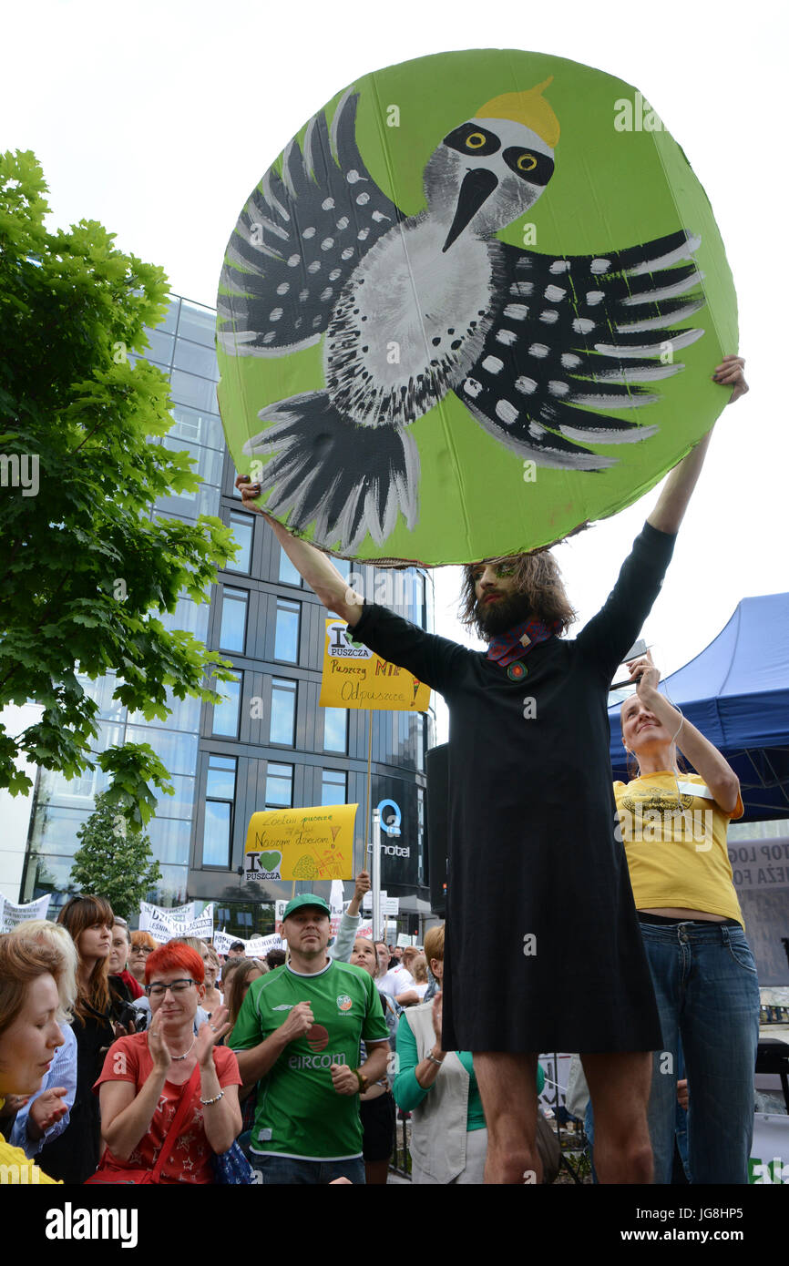 Cracovia in Polonia. 4 Luglio, 2017. Protesta durante la 41a sessione del World Heritage Committee-Unesco contro la grande scala accesso alla foresta di Bialowieza, un sito patrimonio mondiale dell'UNESCO. Foto Stock