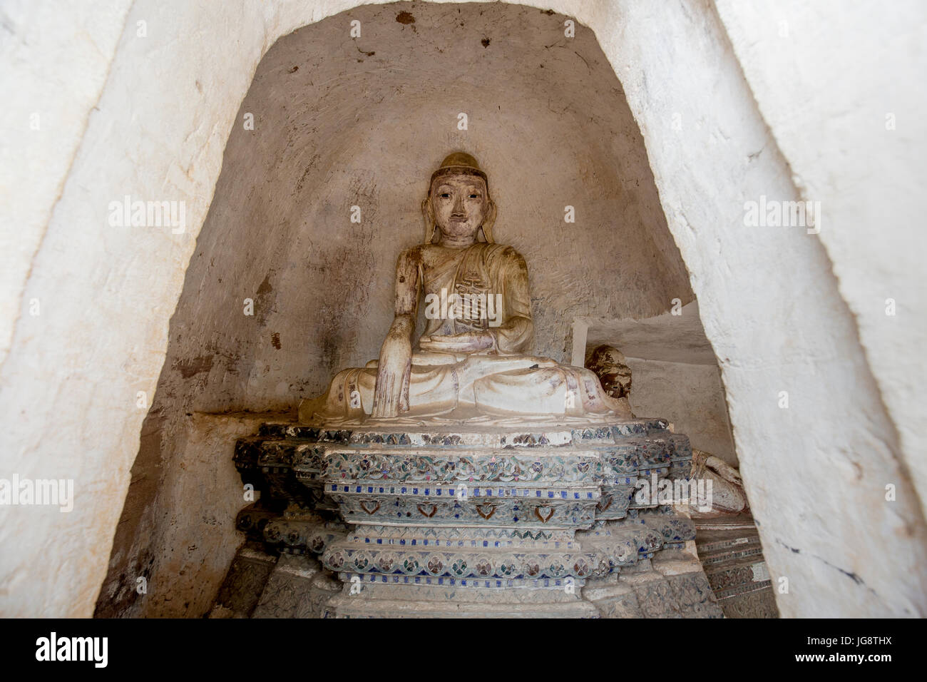 Bellissima statua di Buddha all'interno di Po Win Daung grotte nel quartiere Monywa Sagaing Regione Nord del Myanmar / Birmania - Foto di viaggio / cultura Myanmar Foto Stock
