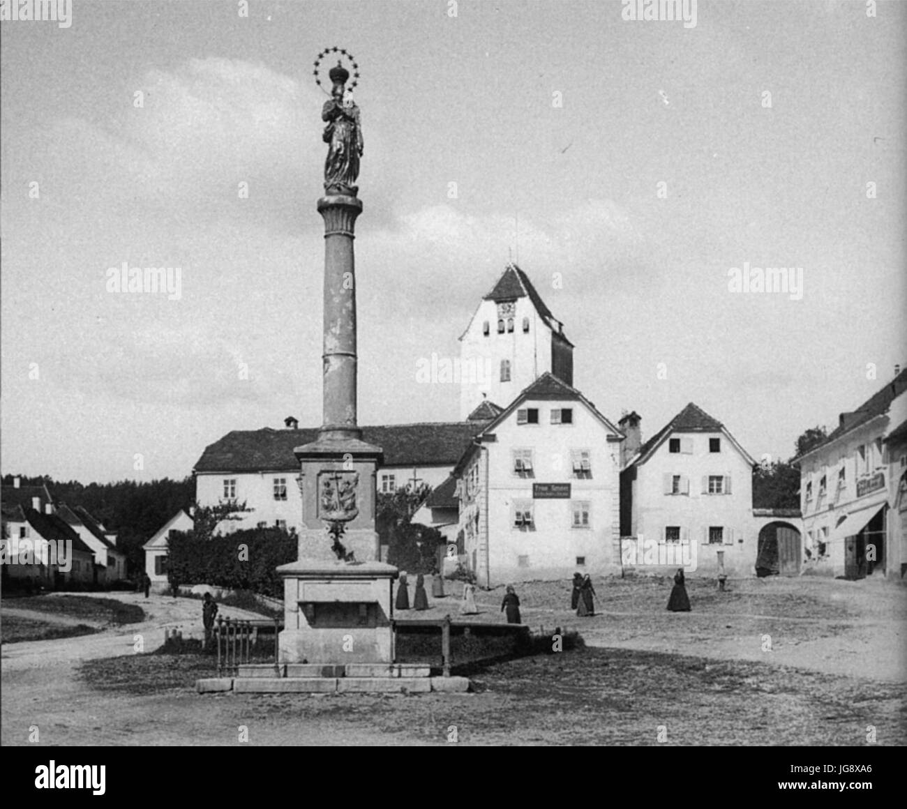 Weiz - Hauptplatz mit Mariensäule Obj.ID-99863 Im Hintergrund Taborkirche- Aufnahme um 1898 Foto Stock