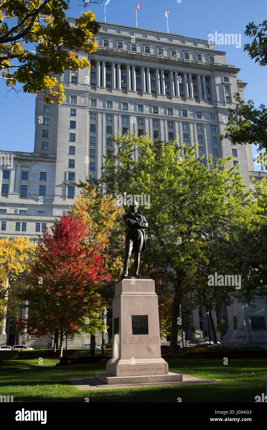 Stato di Robert Burns a Dorchester Square a Montreal, Canada. Burns (1759 - 1796) è la Scozia il poeta nazionale. Foto Stock