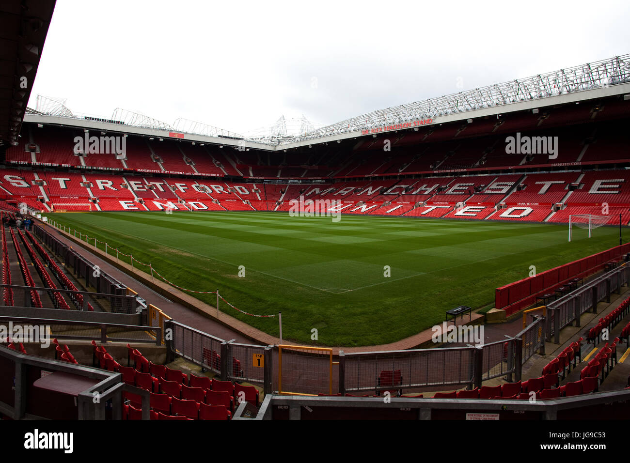 Dentro lo stadio di calcio del Manchester United Foto stock - Alamy