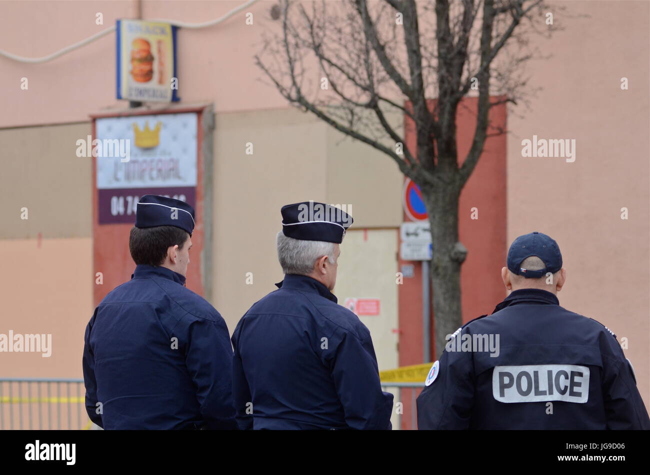 Venerdì preghiera riot sotto la protezione della polizia a Villefranche-sur-Saone moschea (Francia) Foto Stock