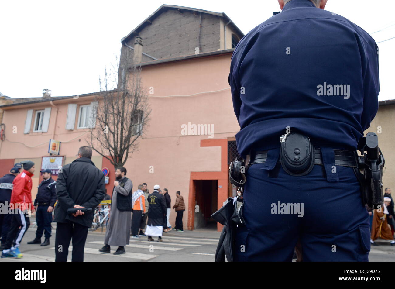 Venerdì preghiera riot sotto la protezione della polizia a Villefranche-sur-Saone moschea (Francia) Foto Stock