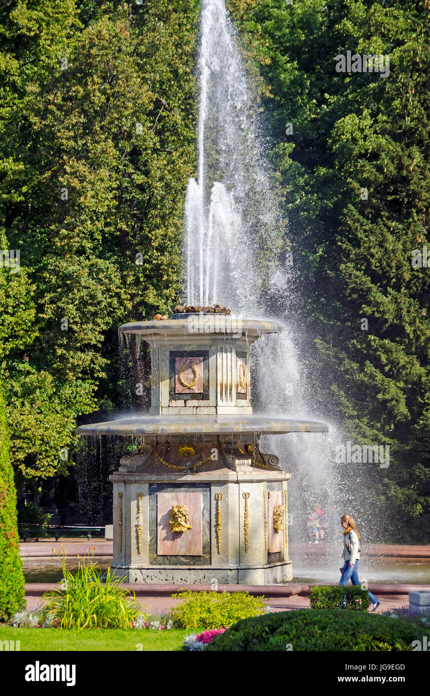 Peterhof Palace Fontana Romana nel giardino inferiore nei pressi di San Pietroburgo, Russia Foto Stock