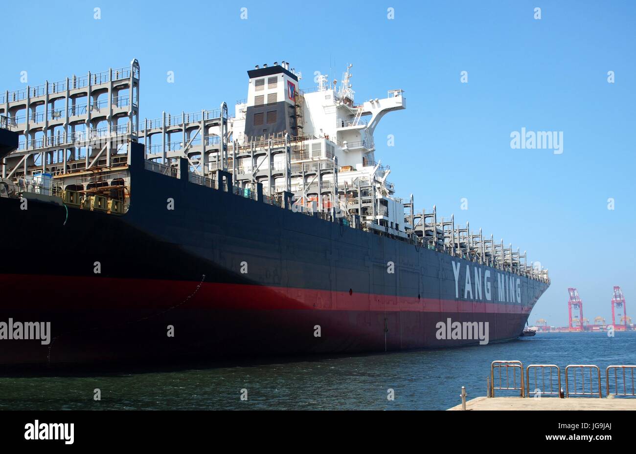 KAOHSIUNG, Taiwan, 16 giugno: Yang Ming Marine Transport Corp, il secondo più grande contenitore shipper afferma che si prevede di tornare al nero di questo mese, w Foto Stock
