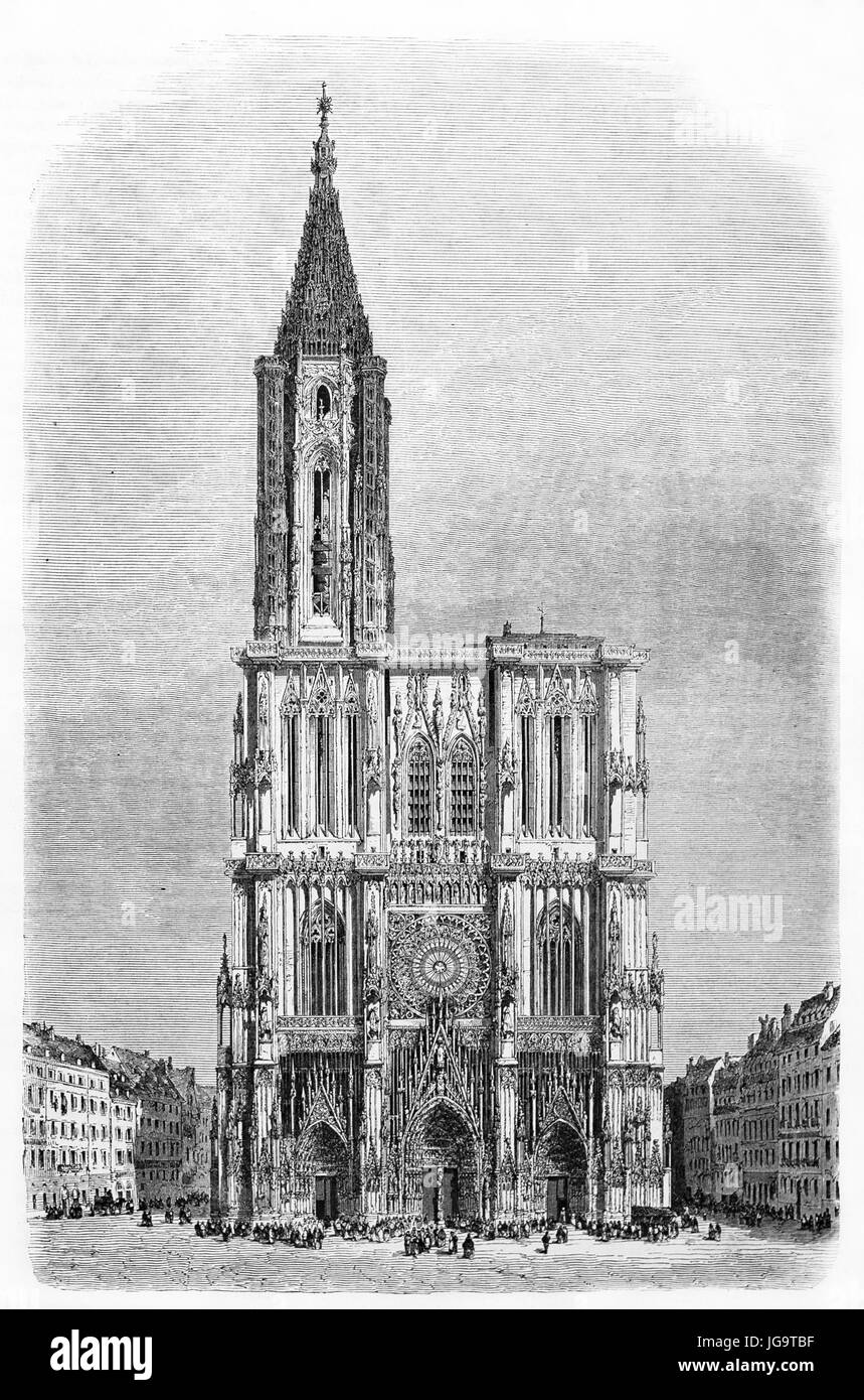 La facciata gotica della cattedrale di Strasburgo, in Francia, si erge verso l'alto in vista frontale verticale. Antica incisione in stile grigio di Therond, 1861 Foto Stock