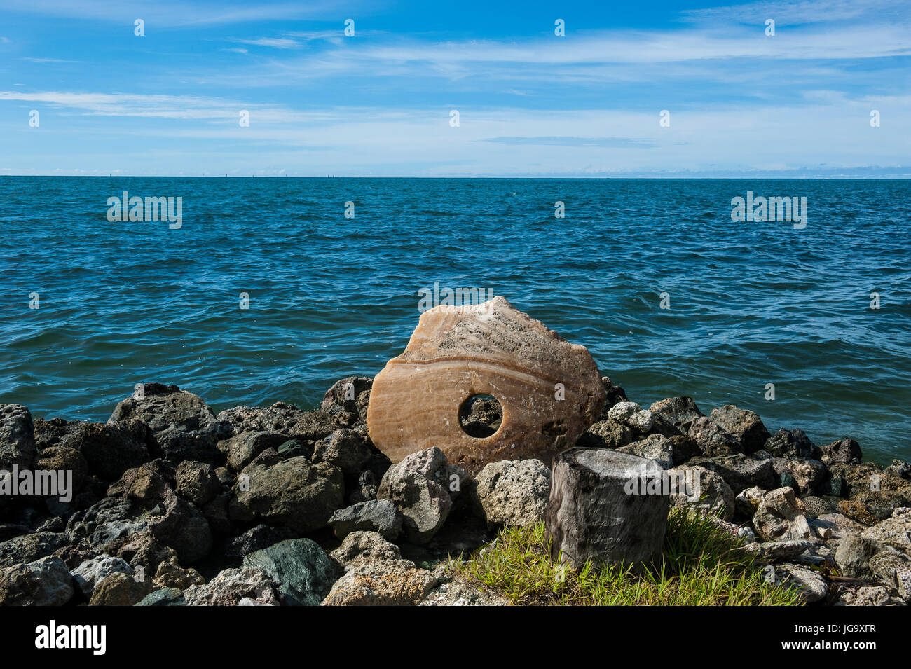 Il denaro in pietra sull'isola di Yap, Stati Federati di Micronesia Foto Stock