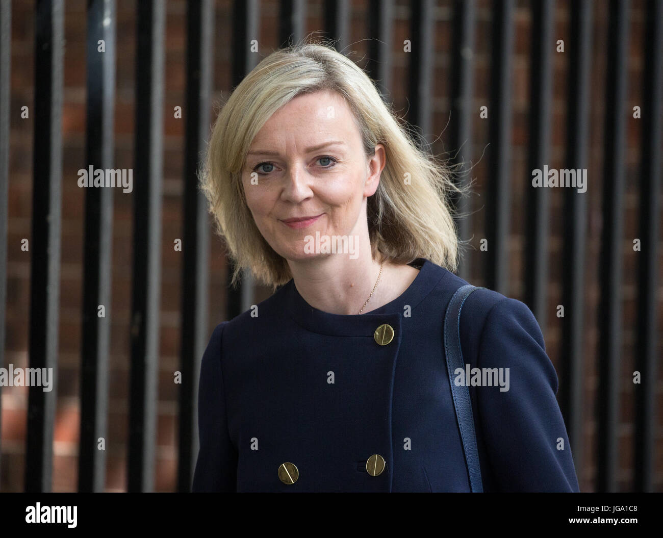 . Elizabeth Truss MP, Primo Segretario al tesoro, foglie 10 Downing Street dopo una riunione del gabinetto Foto Stock