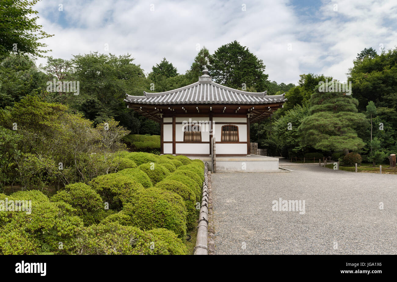 Tempio e giardino zen, Kyoto, Giappone al Kinkaku-ji Foto Stock