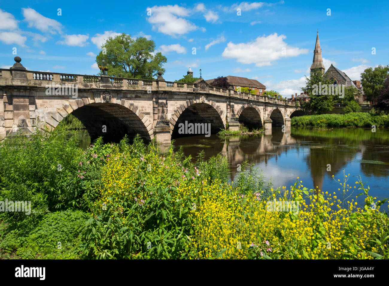 Inglese e il ponte sul fiume Severn a Shrewsbury, Shropshire. Foto Stock