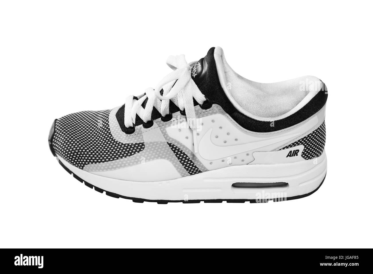 SOFIA, BULGARIA - 1 Luglio 2017: Nike Air Max 0 scarpe essenziali -  sneakers - formatori in bianco e nero isolato su bianco con percorso di  clipping. Nike Foto stock - Alamy