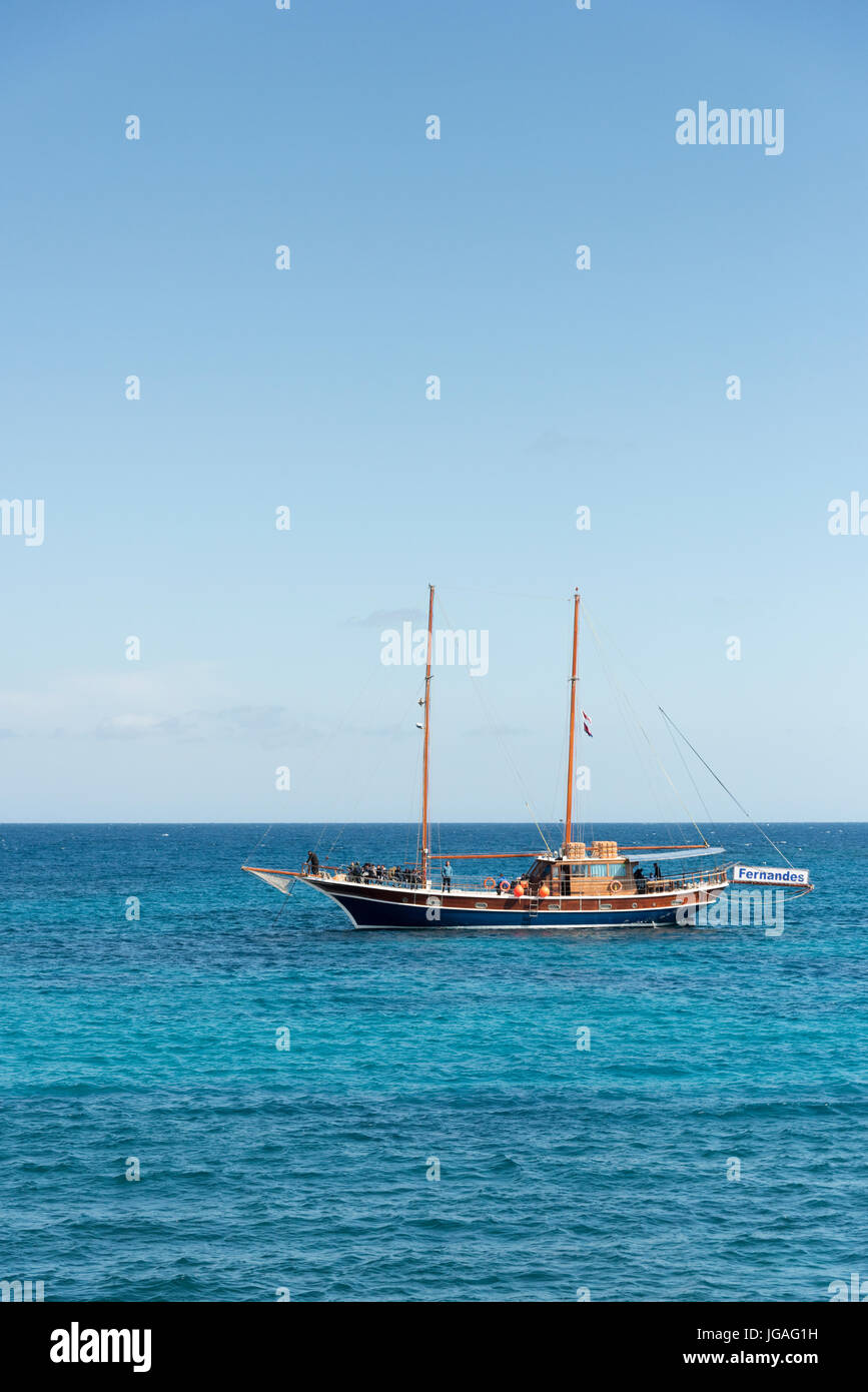 Il turco Fernades gola di barca a vela sul mare a Malta in una giornata di sole Foto Stock
