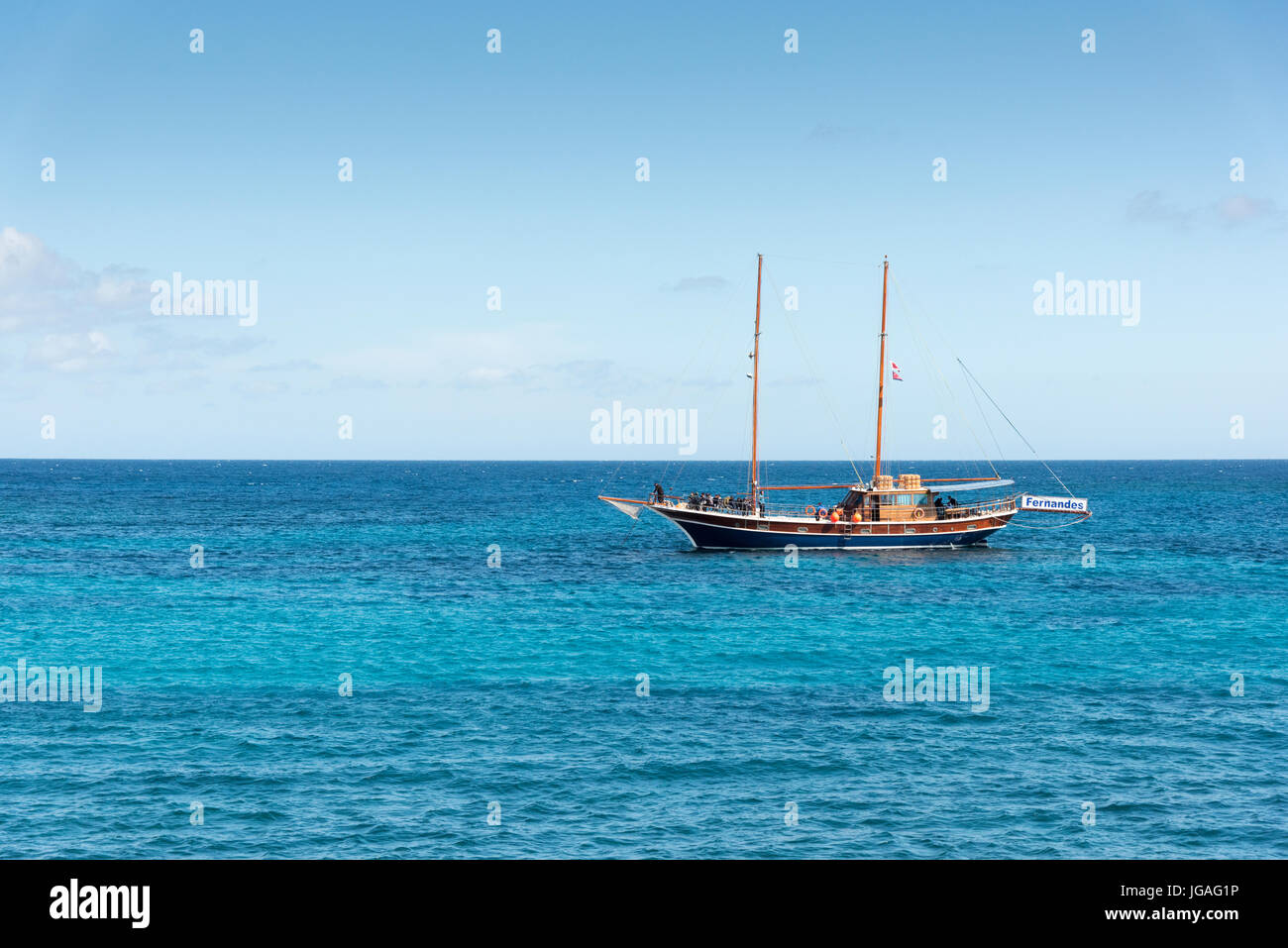 Il turco Fernades gola di barca a vela sul mare a Malta in una giornata di sole Foto Stock