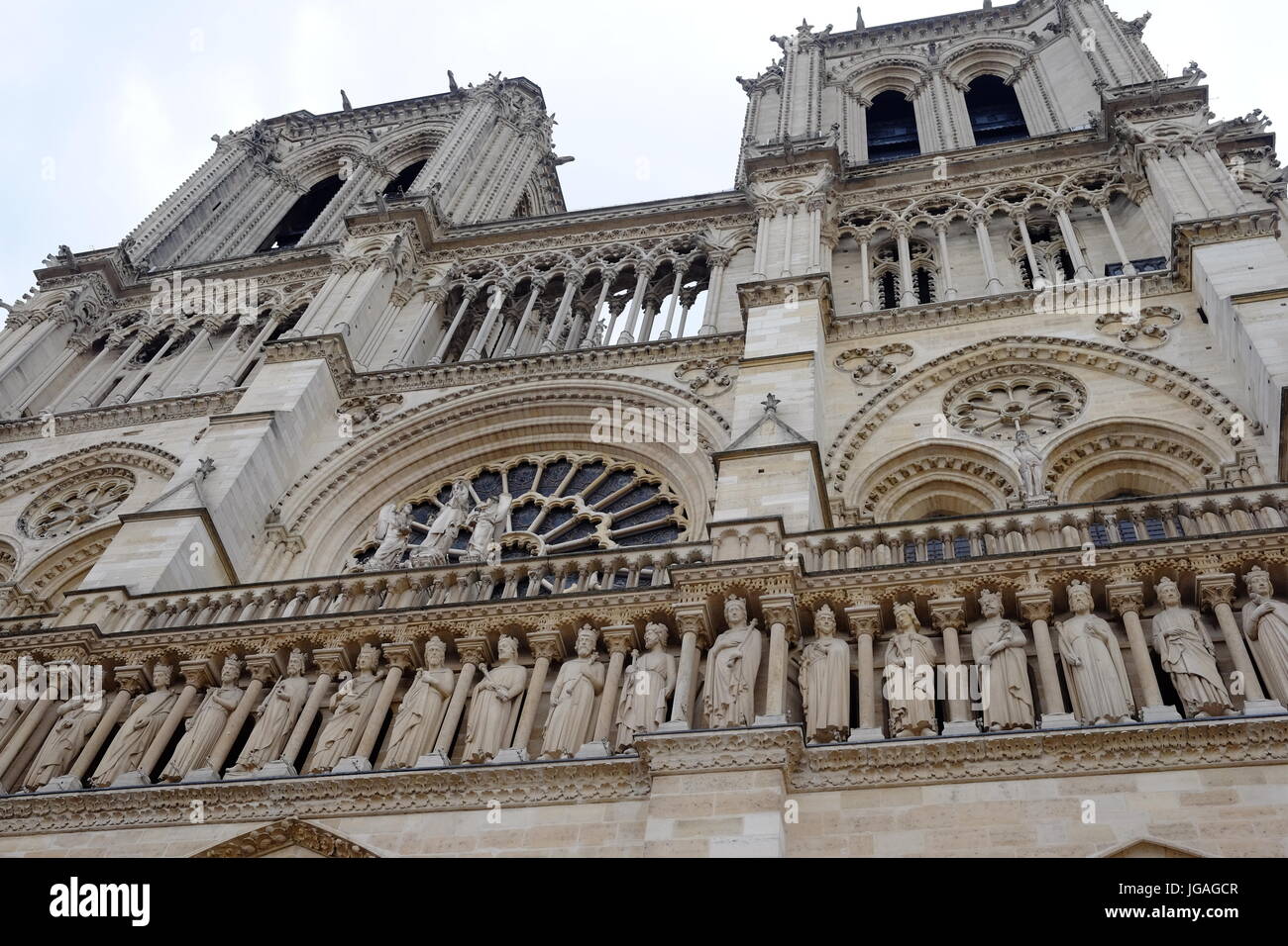 Fuori la cattedrale di Notre Dame a Parigi Foto Stock