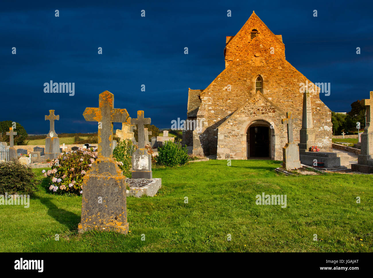 Chiesa di Jobourg nella penisola del Cotentin, in Normandia Foto Stock