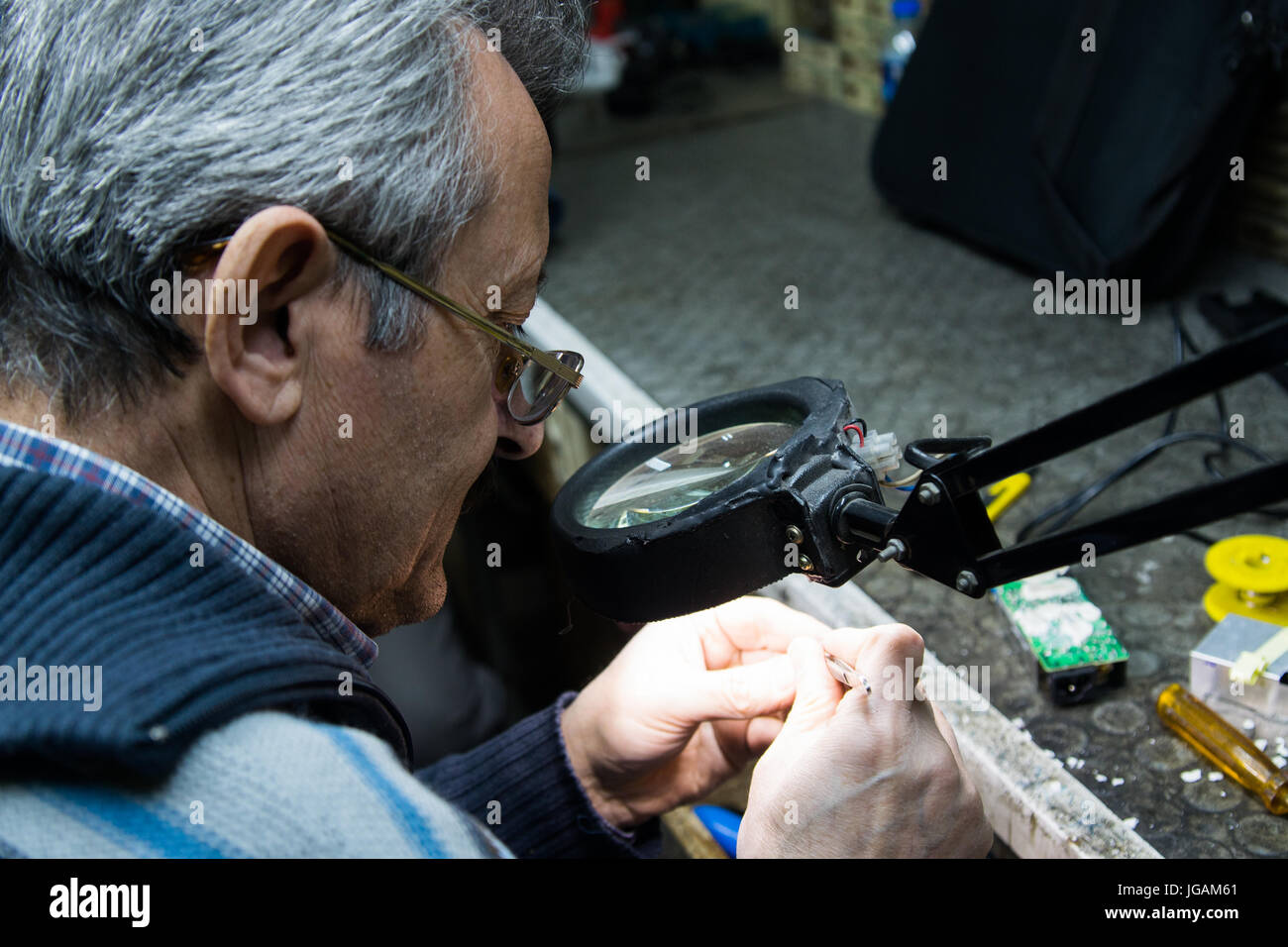 Elettronica di lavoro tecnico Foto Stock