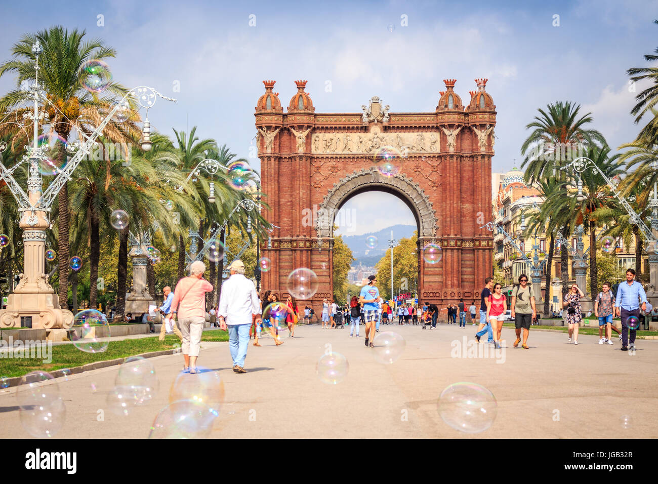 Barcellona, Spagna - 4 Ottobre 2016: Arco di Trionfo con molti turisti in Catalogna Foto Stock