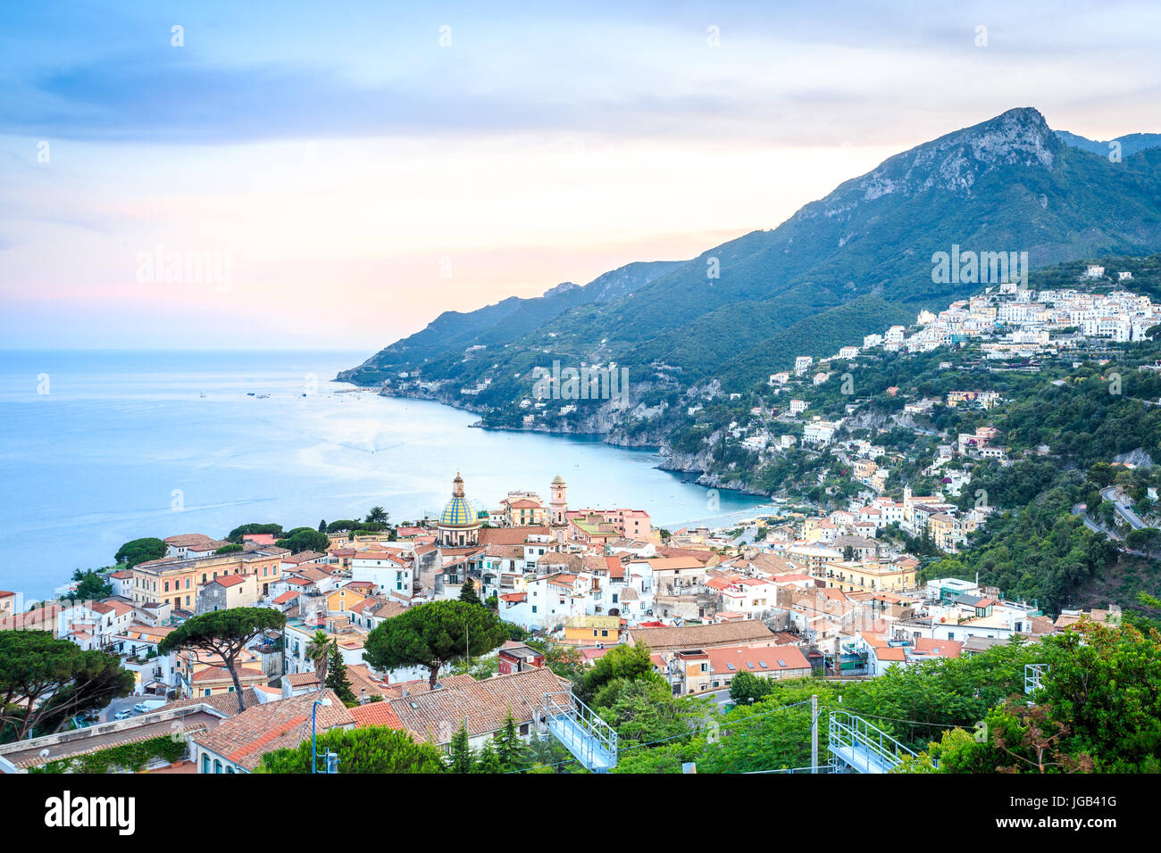 Vietri Sul Mare, sulla costa di Amalfi, Salerno, Campania, Italia Foto Stock