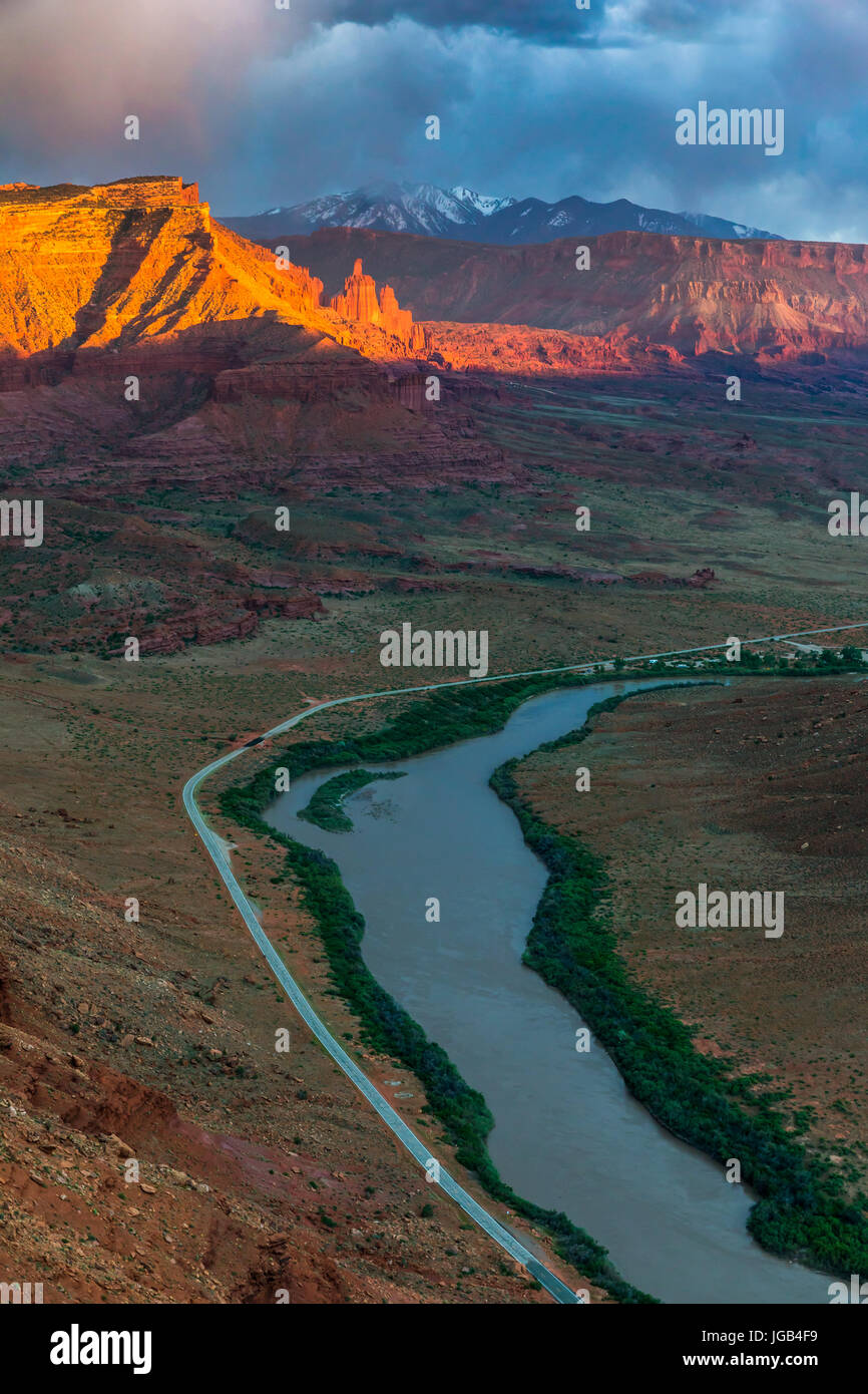 Le Torri di Fisher nella luce del tramonto, vicino a Moab, Utah, Stati Uniti d'America Foto Stock