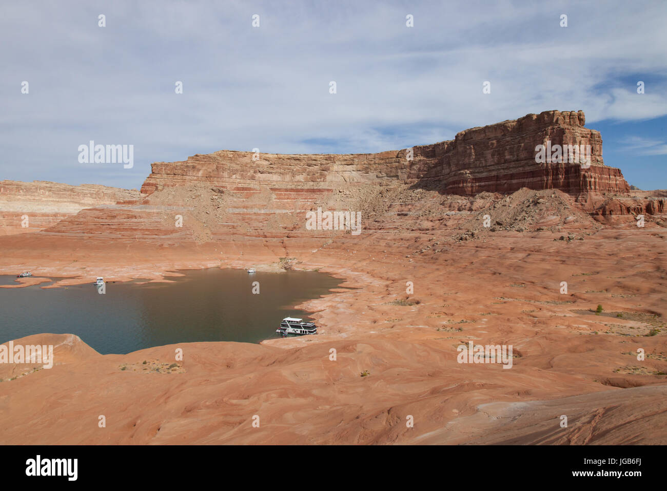 Case galleggianti lungo la riva del lago Powell National Recreation Area in Utah Foto Stock