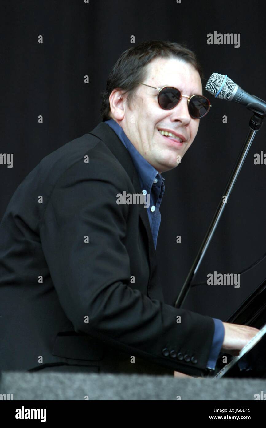 Jools Holland e la sua Rhythm and Blues Band presso il festival di Glastonbury, Somerset, Regno Unito - 28 giugno 2003. Foto Stock