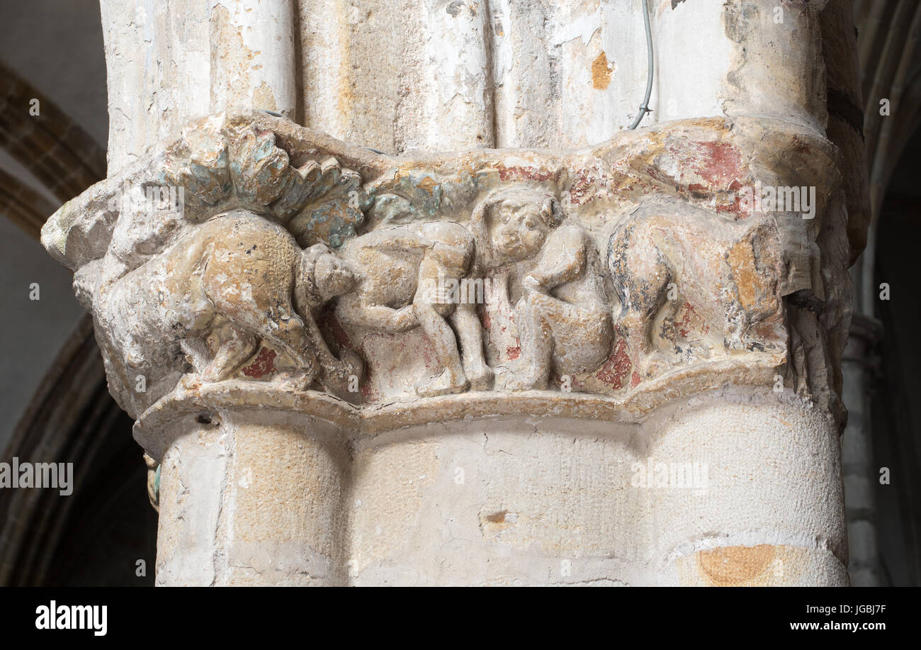 Medievale statuaria religiosa entro la Iglesia de Santa María de la Asunción, Laredo, Cantabria, SPAGNA Foto Stock