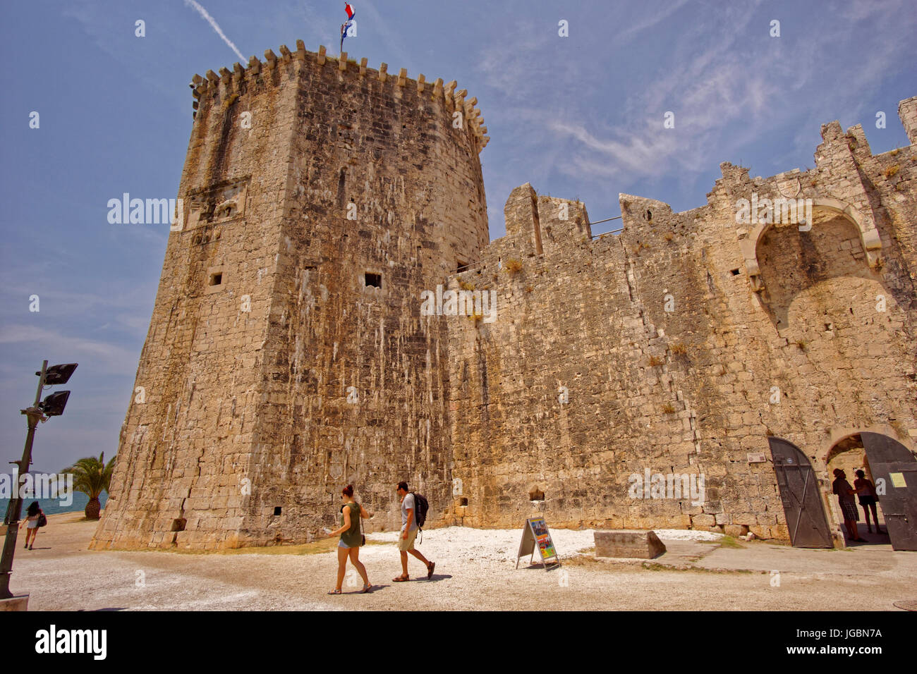 Castello sul lungomare al centro storico di Traù, Croazia. Foto Stock