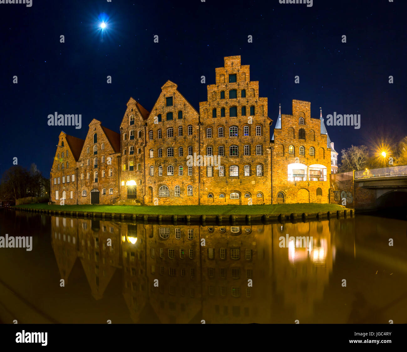 Il vecchio magazzino al Obertrave, Lubecca, Schleswig-Holstein, Germania Foto Stock