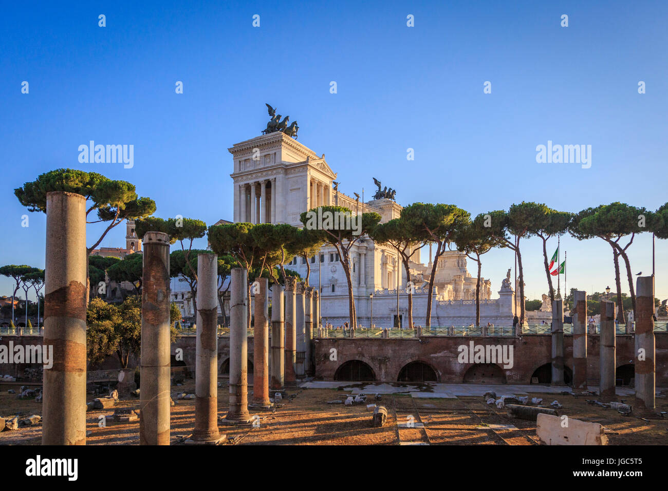 Il Foro di Traiano e Monumento Nazionale per Viktor Emanuel II, Roma, Italia Foto Stock