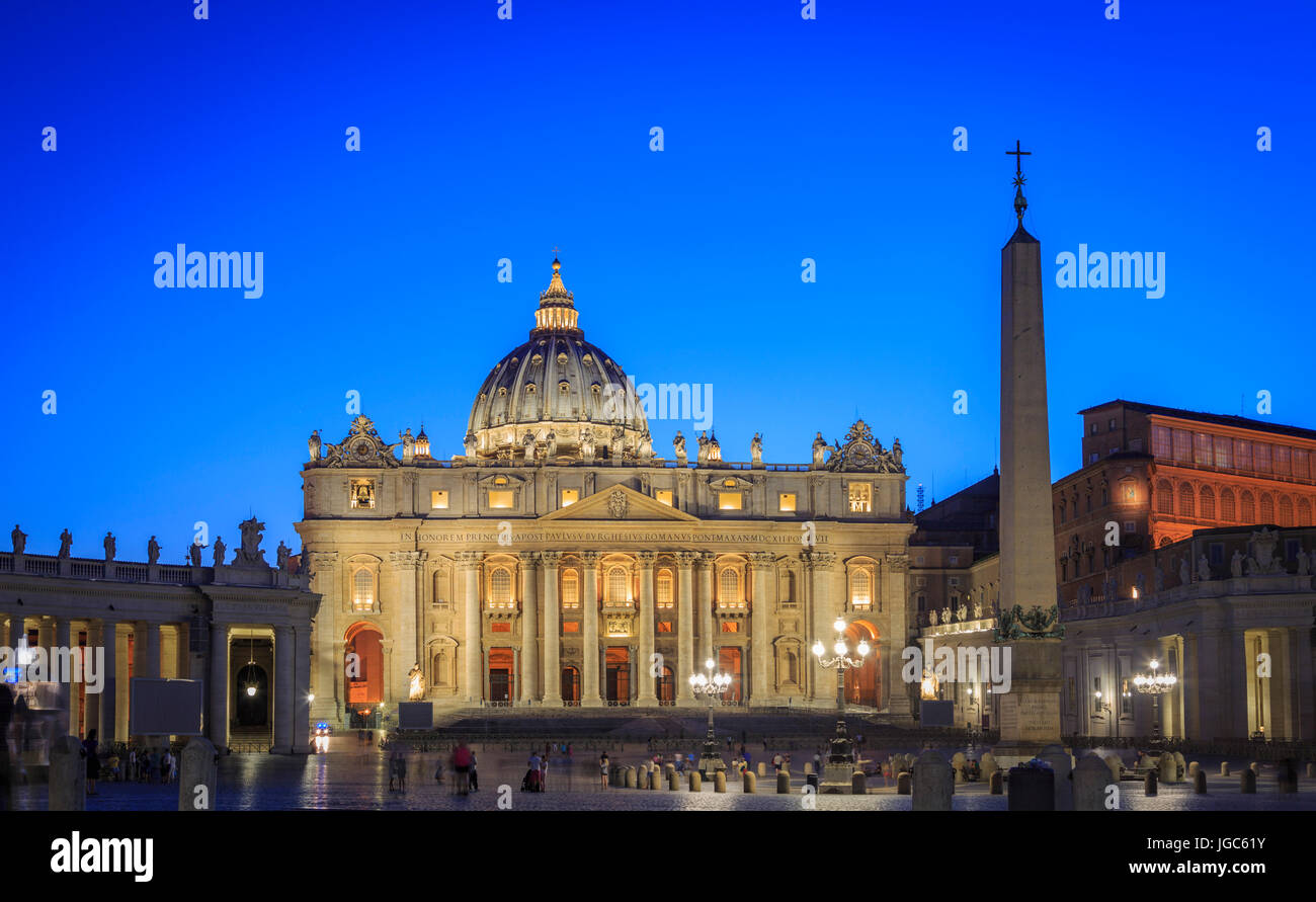 La Basilica di San Pietro e la Città del Vaticano, Roma, Italia Foto Stock