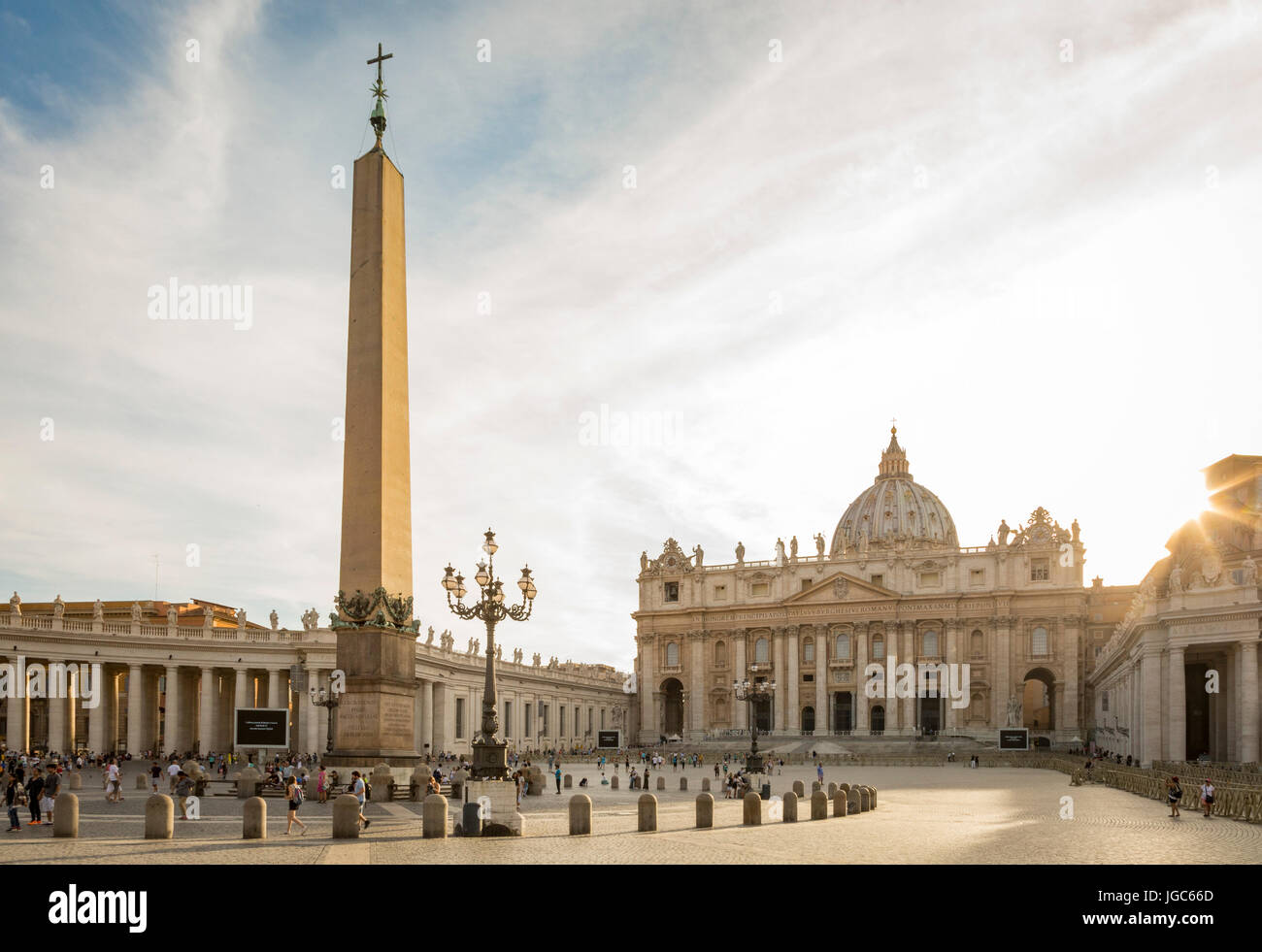 La Basilica di San Pietro e la Città del Vaticano, Roma, Italia Foto Stock