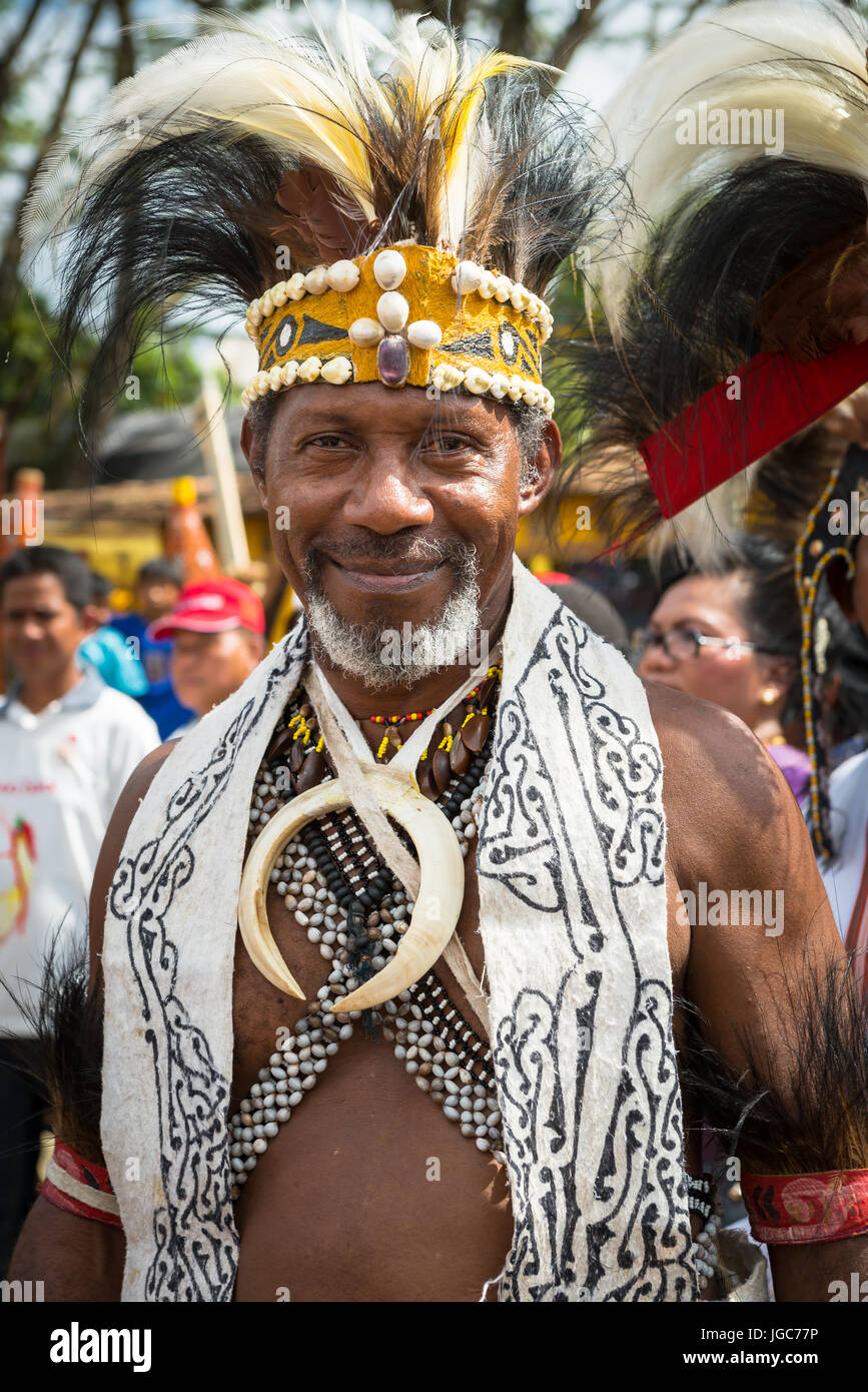 Ritratto di uomo di Papua, Papua, Indonesia Foto Stock