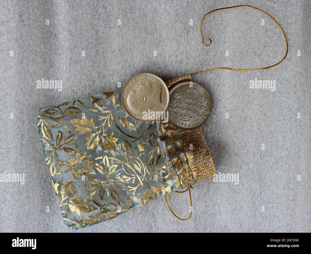 Antichi Indiani una rupia delle monete in euro Foto Stock