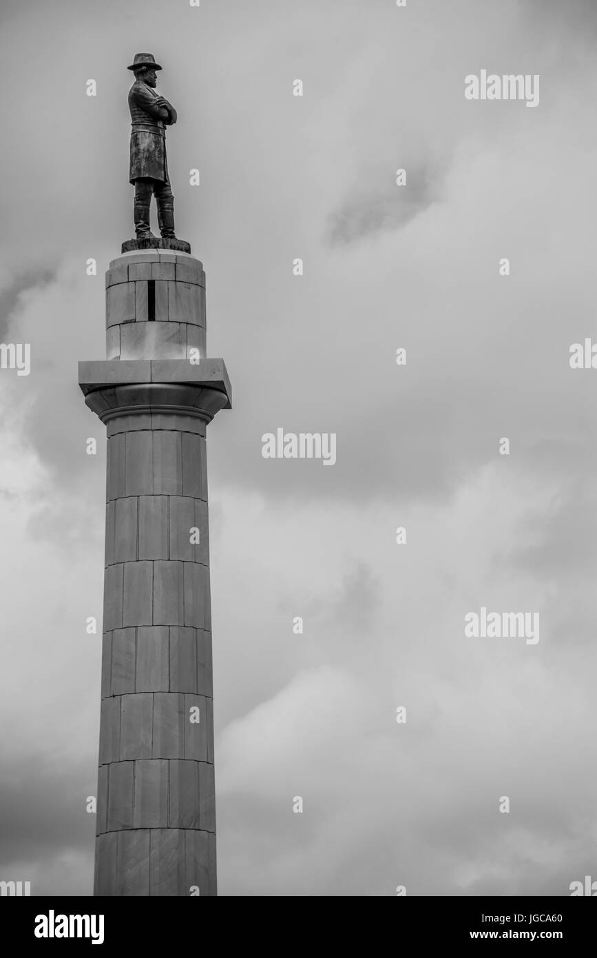 Immagine in scala di grigi della statua di Robert e Lee in New Orleans, America che ora è stato rimosso dopo essere stata dichiarata un disturbo alla quiete pubblica Foto Stock