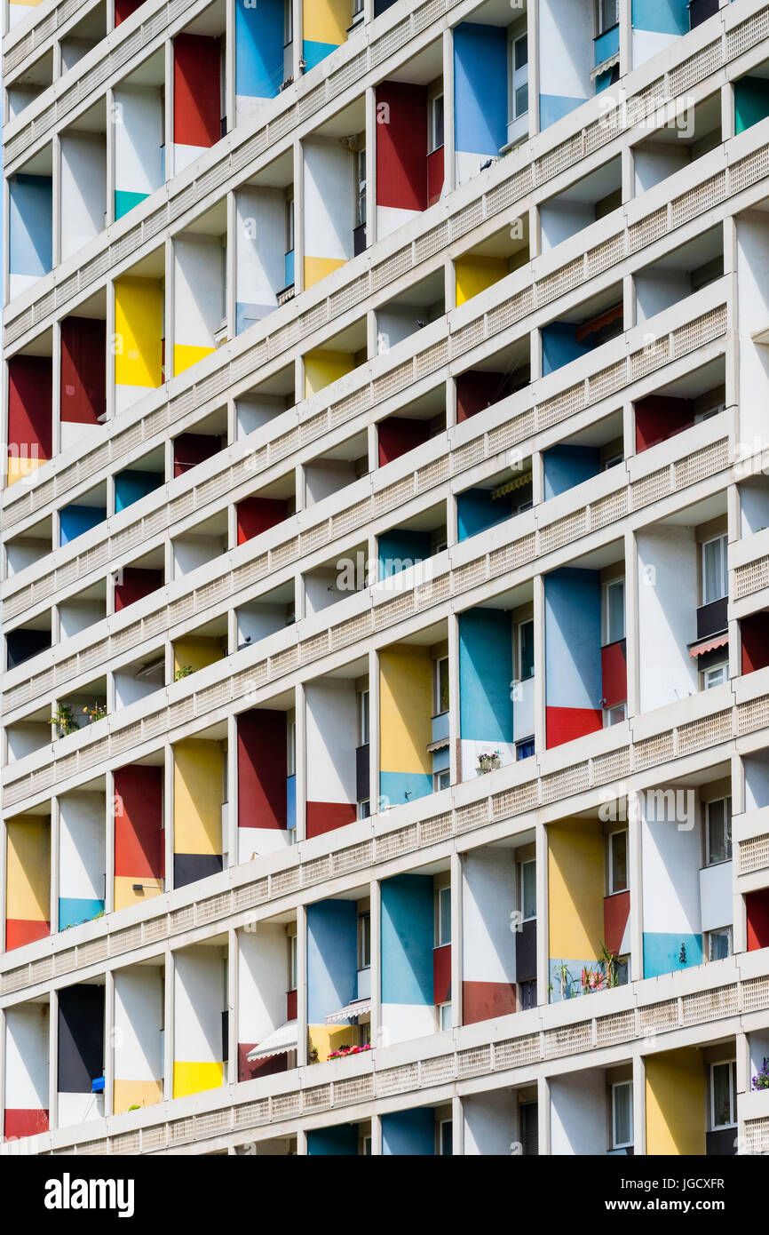 Vista esterna del modernismo Corbusierhaus appartamento edificio costruito come Unite d'abitazione a Berlino, Germania Foto Stock
