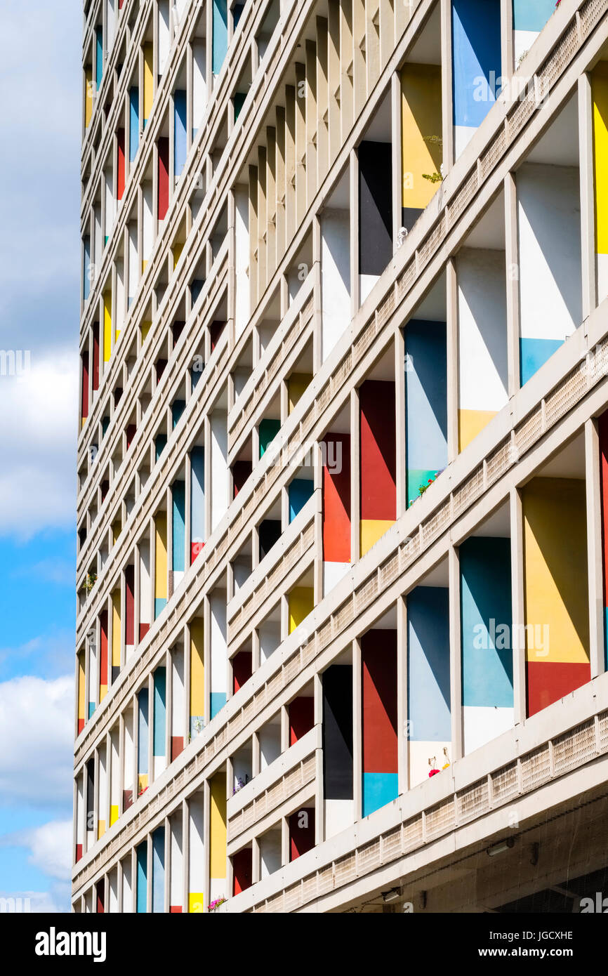 Vista esterna del modernismo Corbusierhaus appartamento edificio costruito come Unite d'abitazione a Berlino, Germania Foto Stock