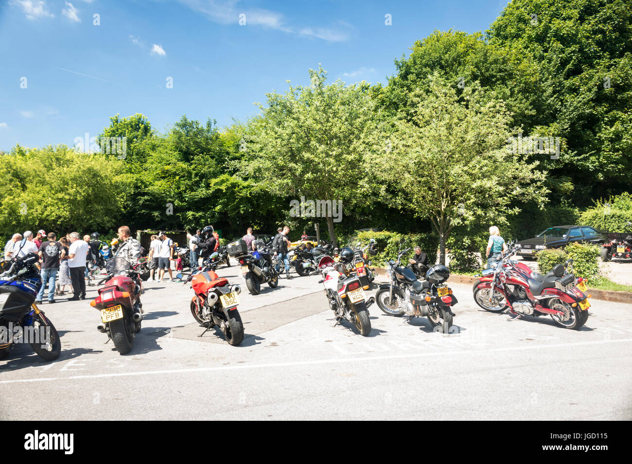 Dorking, Regno Unito-Luglio 02, 2017:appassionati di moto incontro presso il Cafe vicino a Box Hill in Surrey Foto Stock