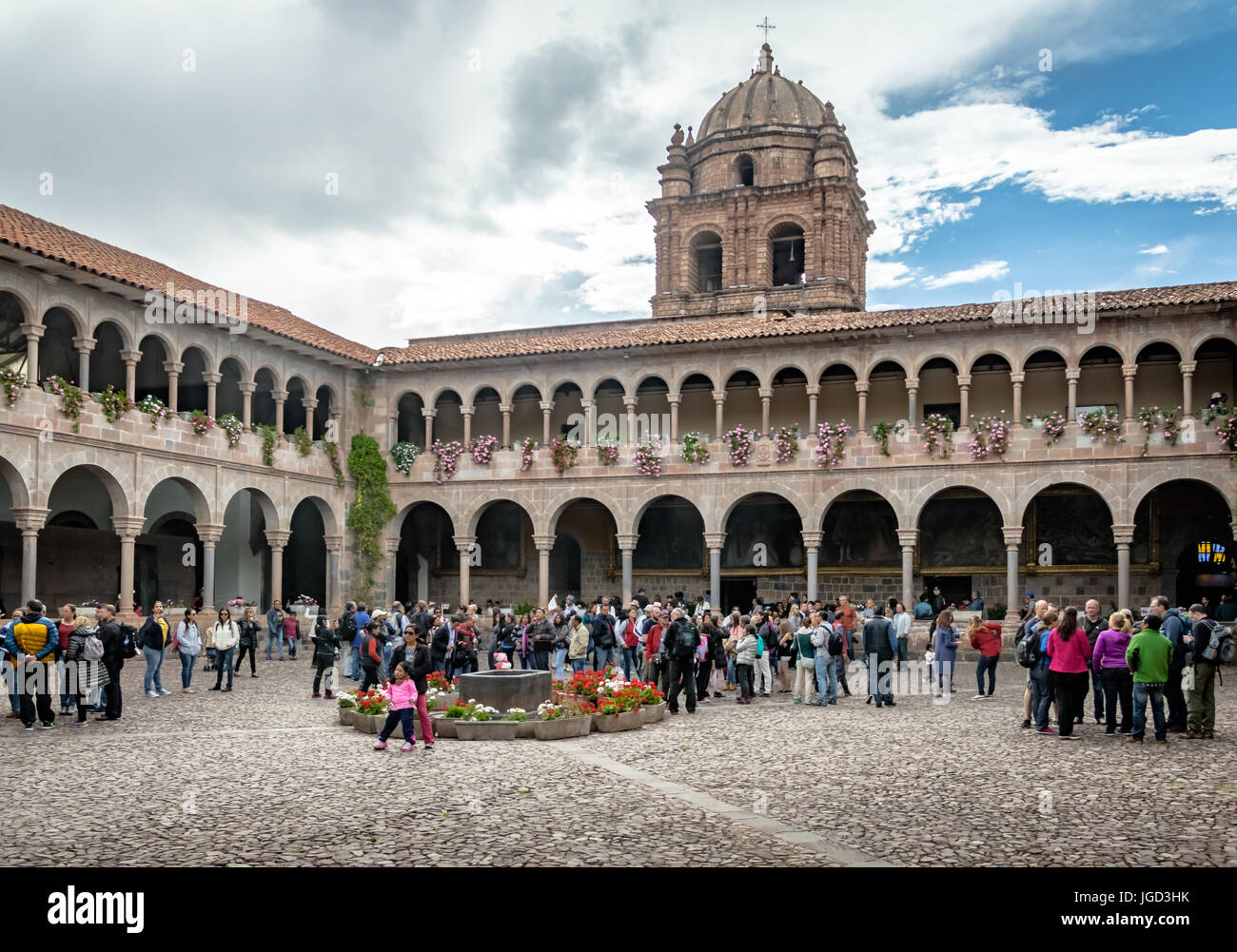 Convento di Santo Domingo cortile a Qoricancha rovine Inca - Cusco, Perù Foto Stock