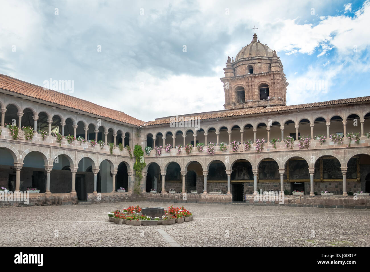 Convento di Santo Domingo cortile a Qoricancha rovine Inca - Cusco, Perù Foto Stock