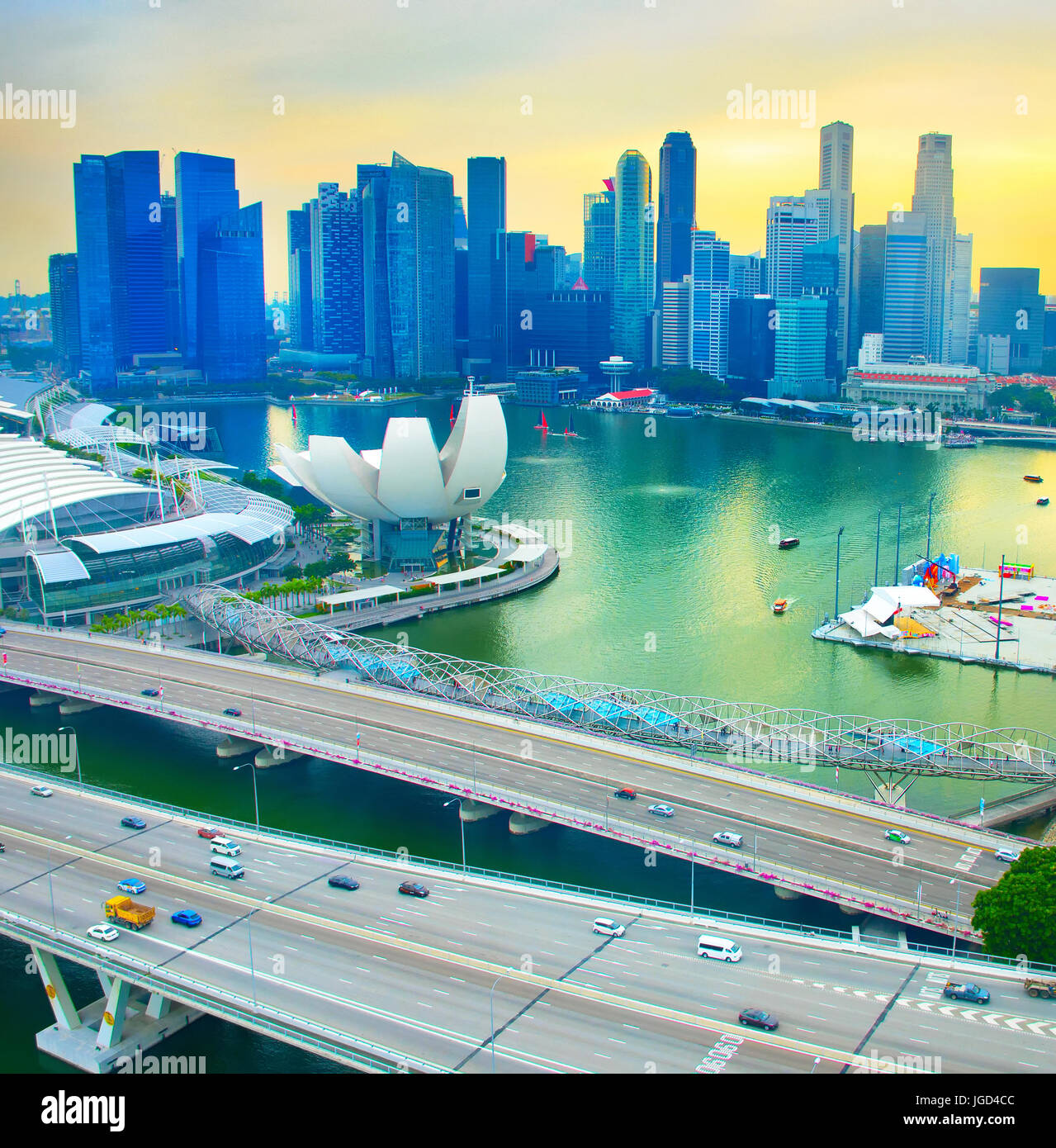 Vista aerea dal Singapore Flyer a Singapore Downtown al tramonto Foto Stock