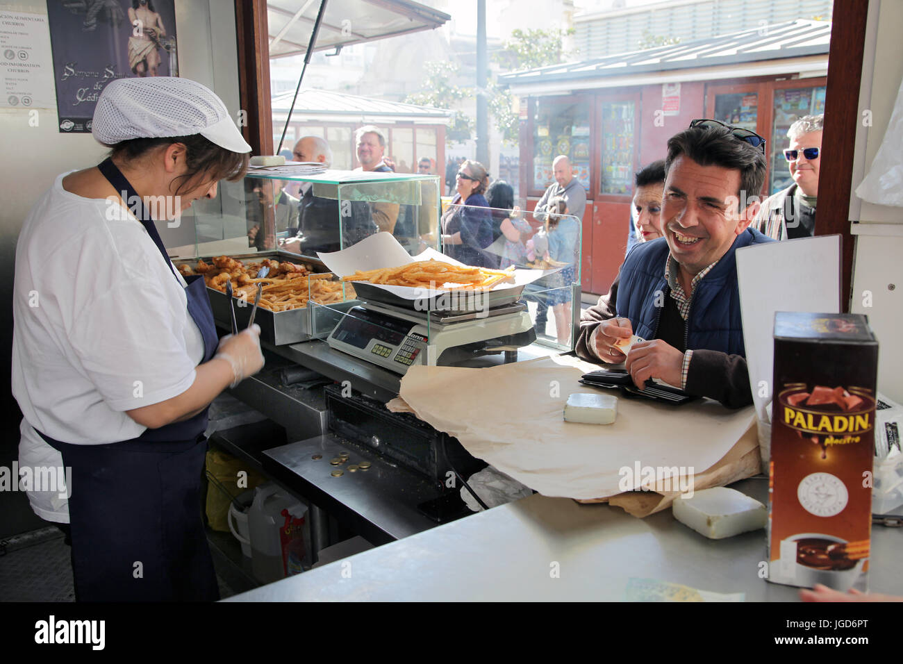 Churros street in stallo il mercato centrale di Cadice Andalusia Spagna Foto Stock