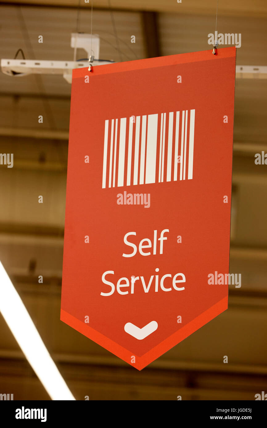 Segno sopra self service acquista in un supermercato Tesco Foto Stock