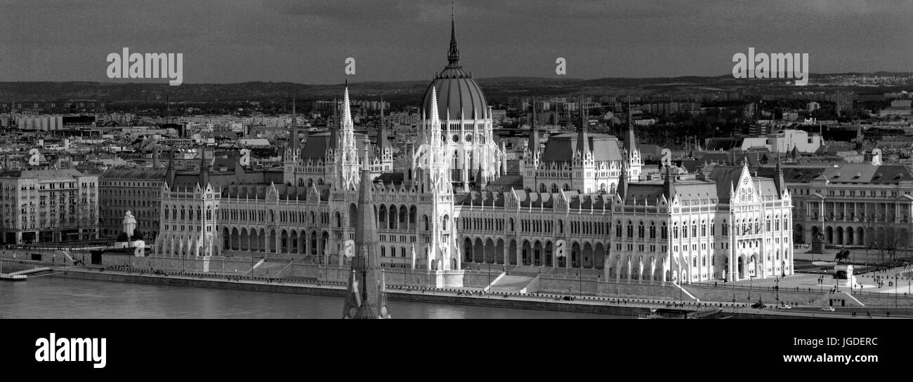 Il Parlamento ungherese Building, il fiume Danubio, città di Budapest, Ungheria Foto Stock