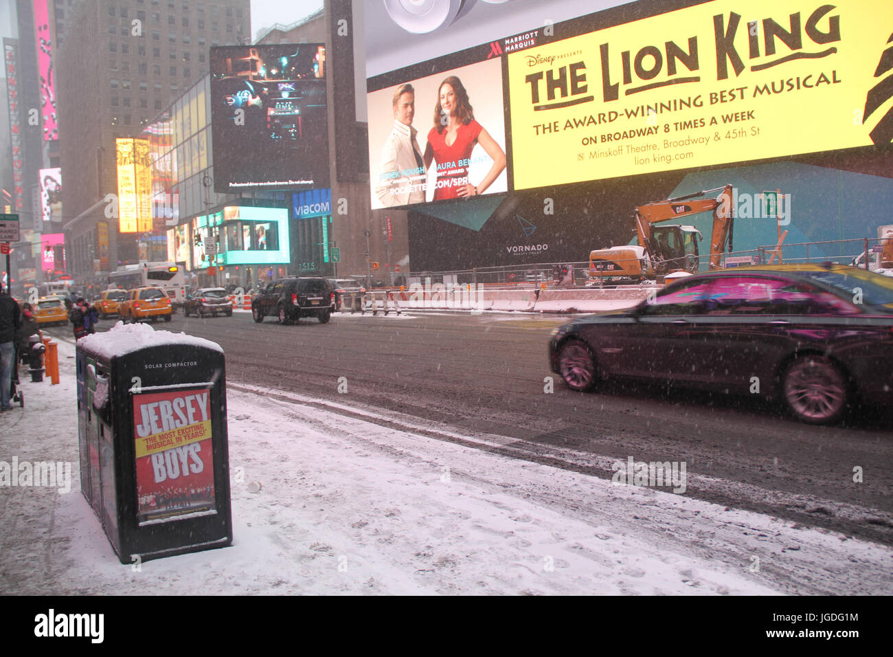 Compattatore solare, Times Square, New York, Stati Uniti Foto Stock