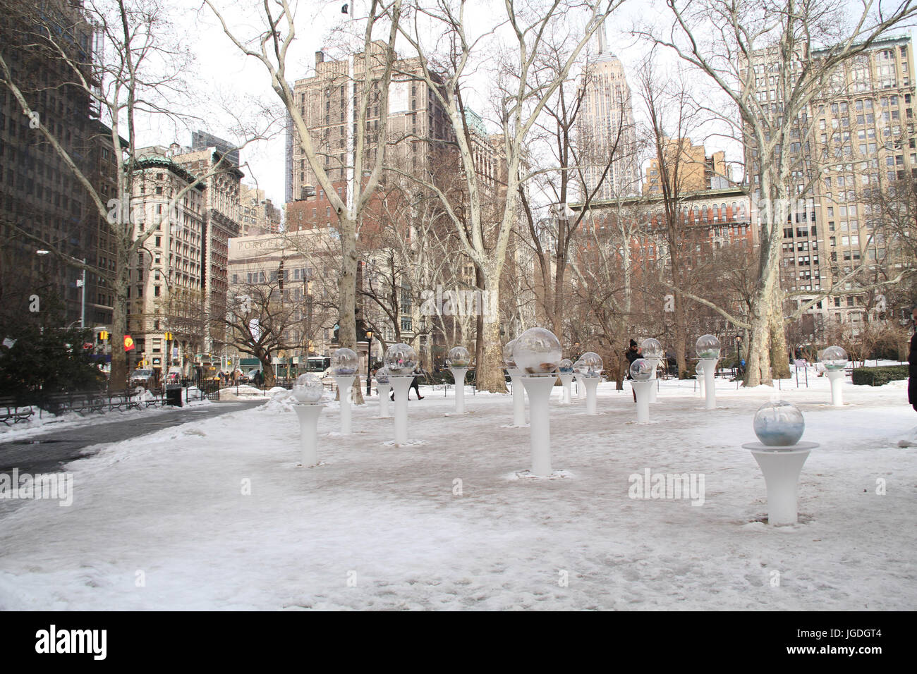 Paula Hayes' scintillante terrsrium guardando i globi Madison Square Park, Fifth Avenue a 23rd St, New York, Stati Uniti Foto Stock