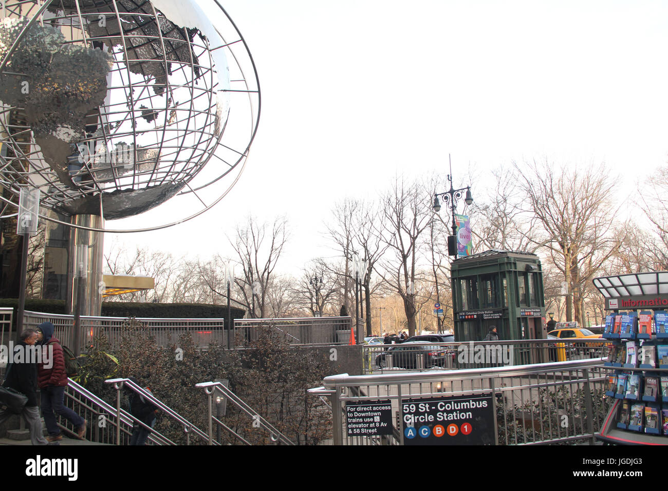 Globo mondo, Unisfera, Trump International Hotel and Tower, al Central Park di New York, Stati Uniti Foto Stock