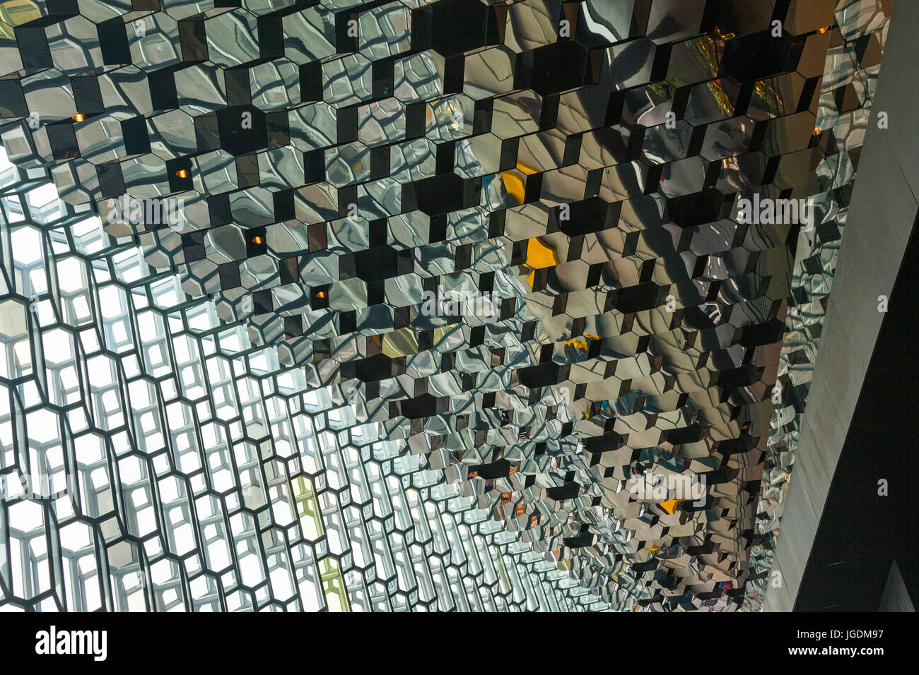 Abstract a parete e a soffitto combinazione all'interno del Harpa Concert Hall Foto Stock