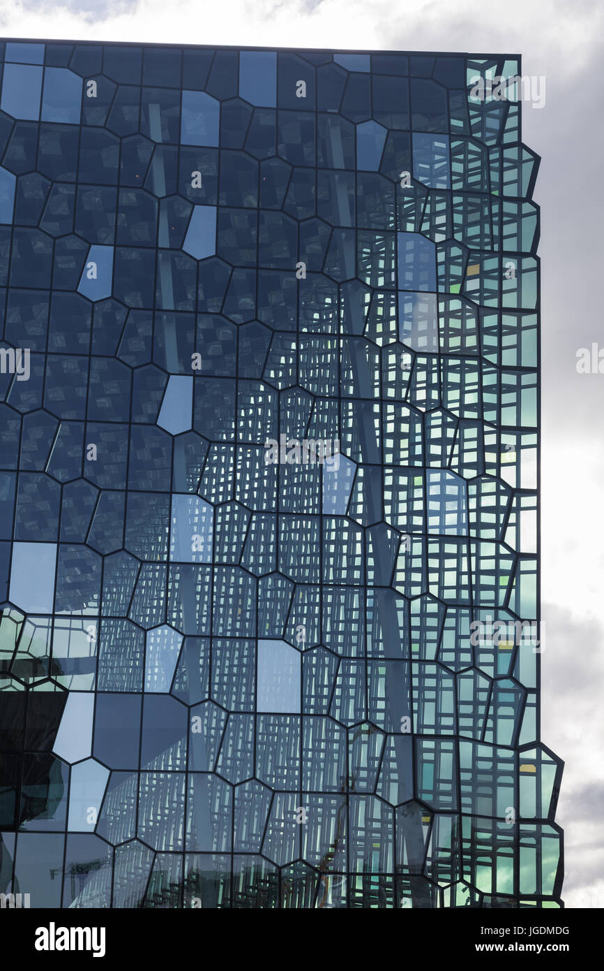 In acciaio e vetro di architettura di Harpa Concert Hall Foto Stock