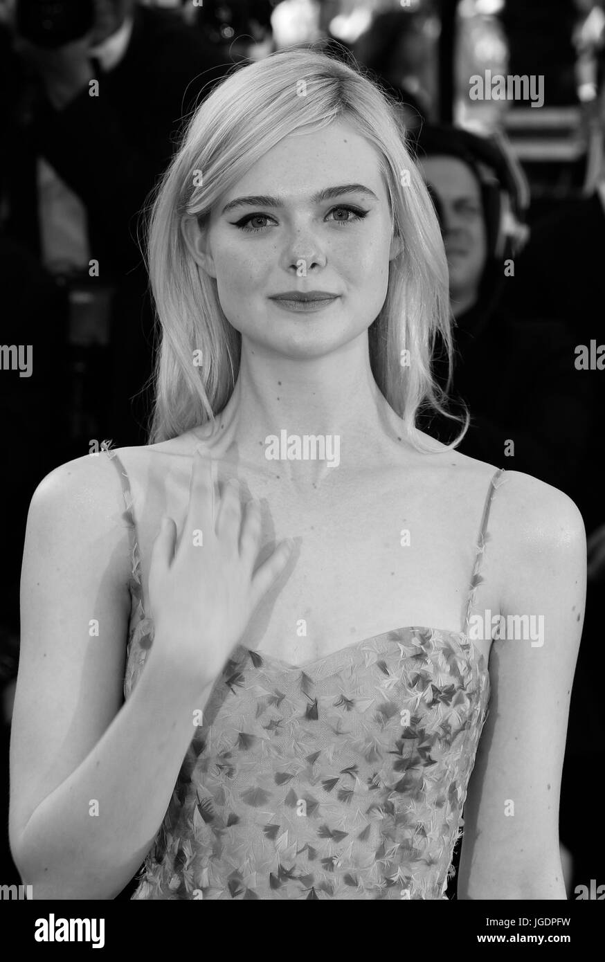 Elle Fanning assiste il settantesimo anniversario durante il settantesimo annuale di Cannes Film Festival presso il Palais des Festivals il 23 maggio 2017 a Cannes, Francia. Foto Stock