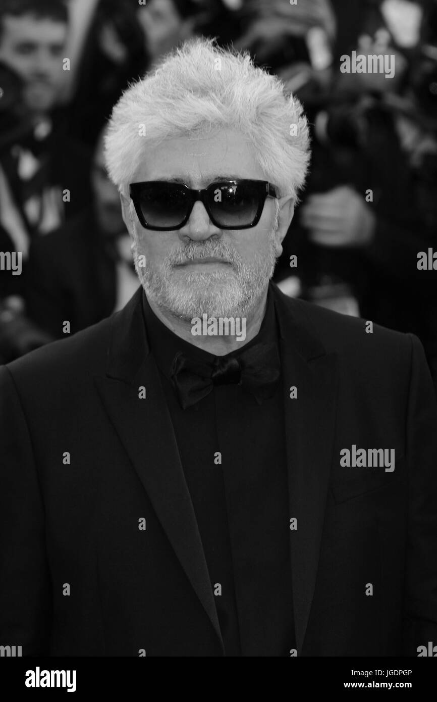 Pedro Almodovar assiste il Ismael i fantasmi di screening e di Gala di apertura durante il settantesimo annuale di Cannes Film Festival presso il Palais des Festivals, 17 maggio 2017 a Cannes, Francia. Foto Stock